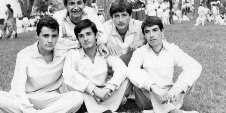 Anno 1983, presso il lago di Tirana