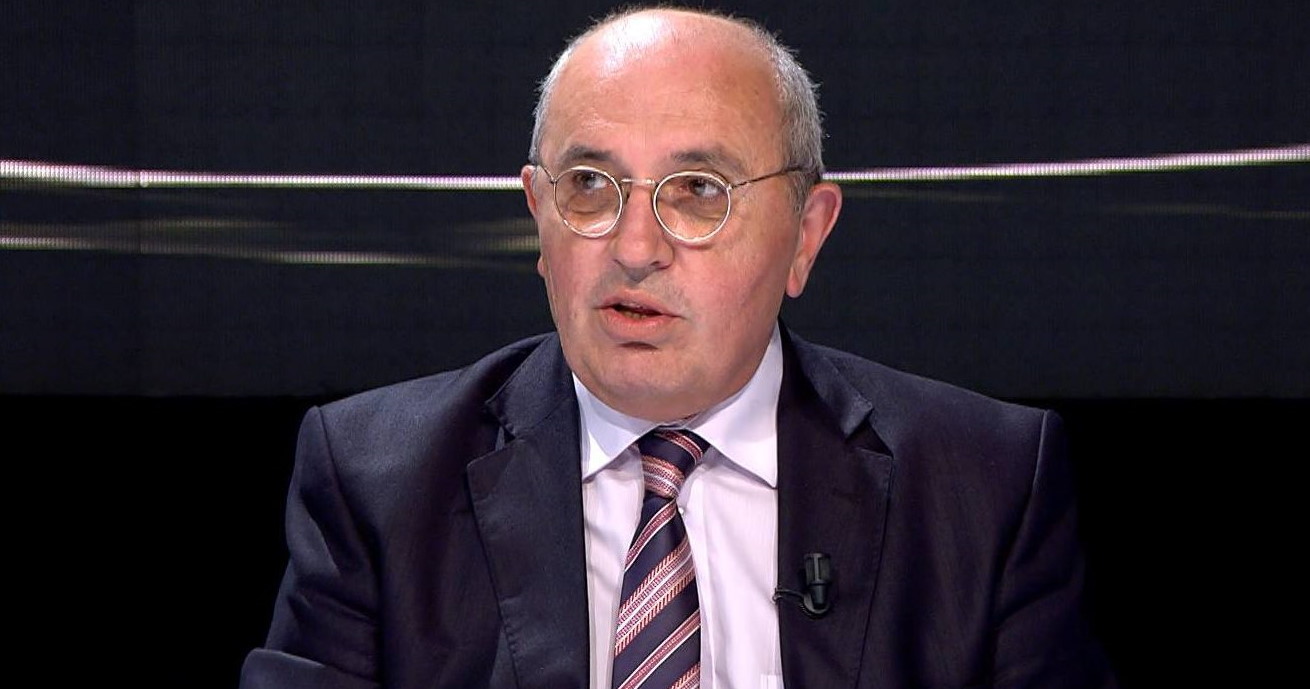 Besnik Mustafaj, scrittore albanese