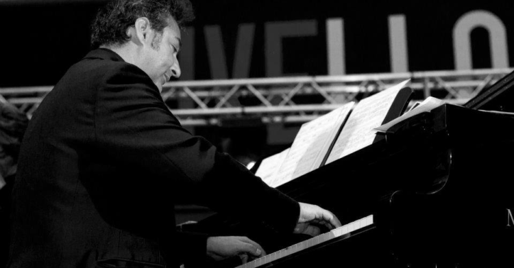 Ekland Hasa Al Piano