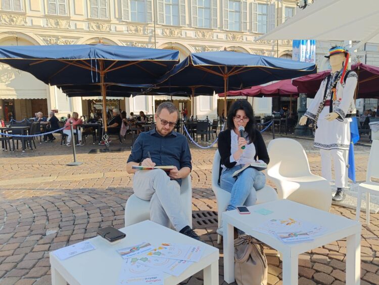 Darien Levani Presentazione